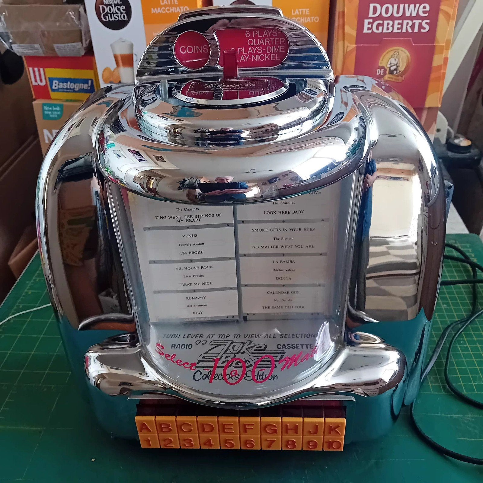 Repro Tafel Jukebox Classics  met radio en cassette speler, Verzamelen, Automaten | Jukeboxen, Ophalen of Verzenden, Zo goed als nieuw