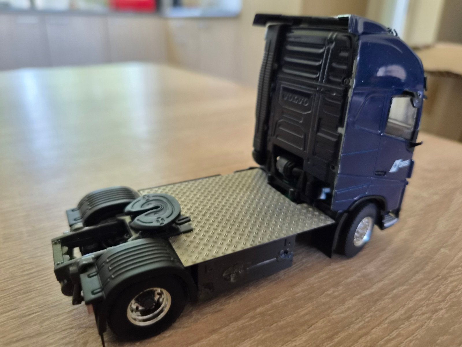 Volvo truck dfds, Hobby en Vrije tijd, Modelauto's | 1:50, T, T, Zo goed als nieuw, Tekno