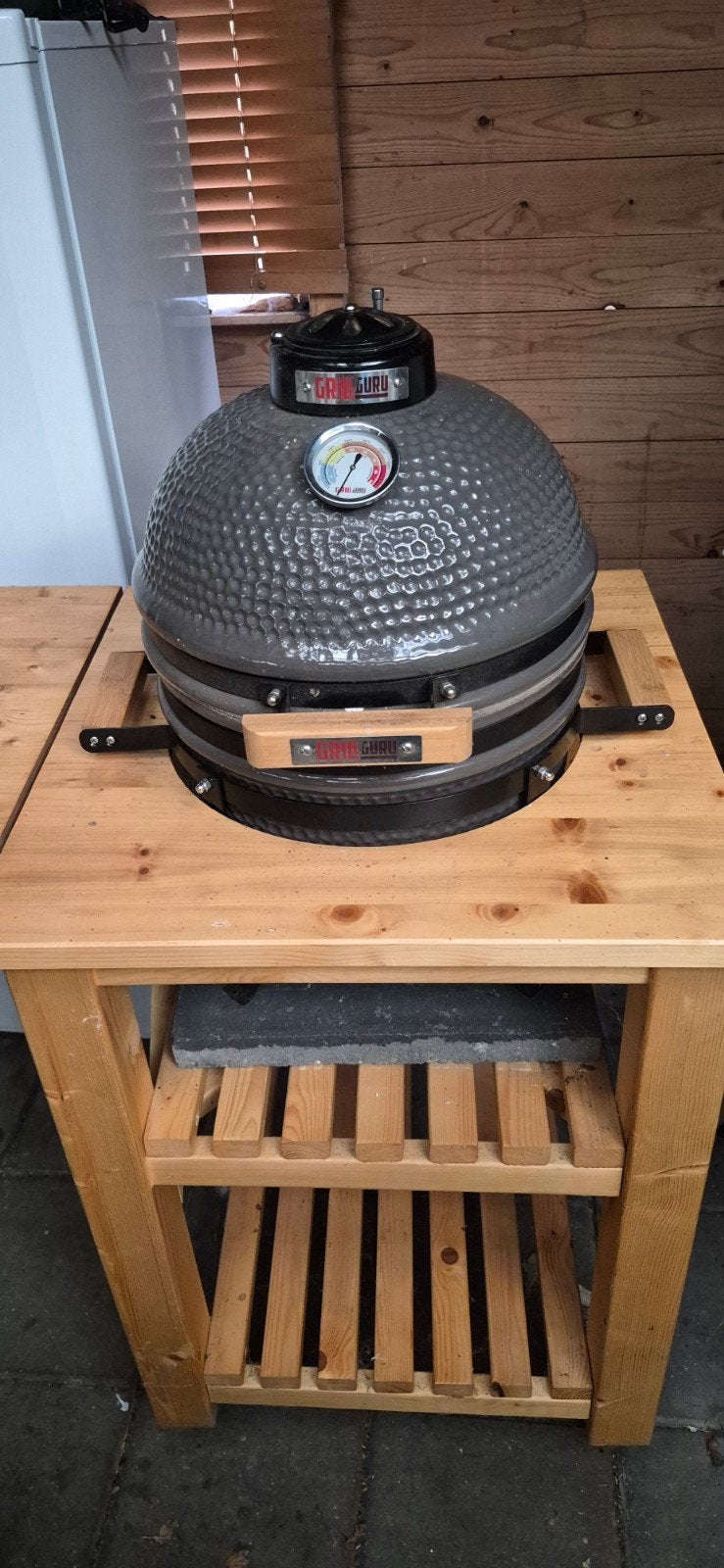 Kamado Grill gerust op verrijdbare tafel, Tuin en Terras, Ophalen, Zo goed als nieuw, Kamado grill guru