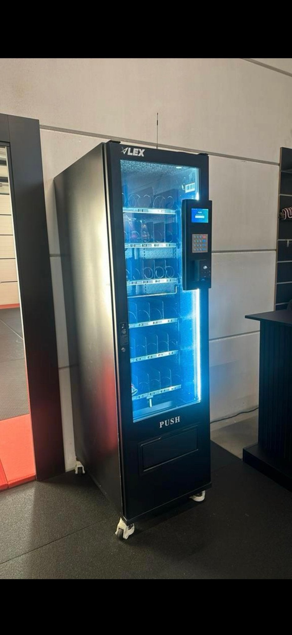 Moderne VLEX Vendingmachine met Koeling en Betaalsysteem, Ophalen