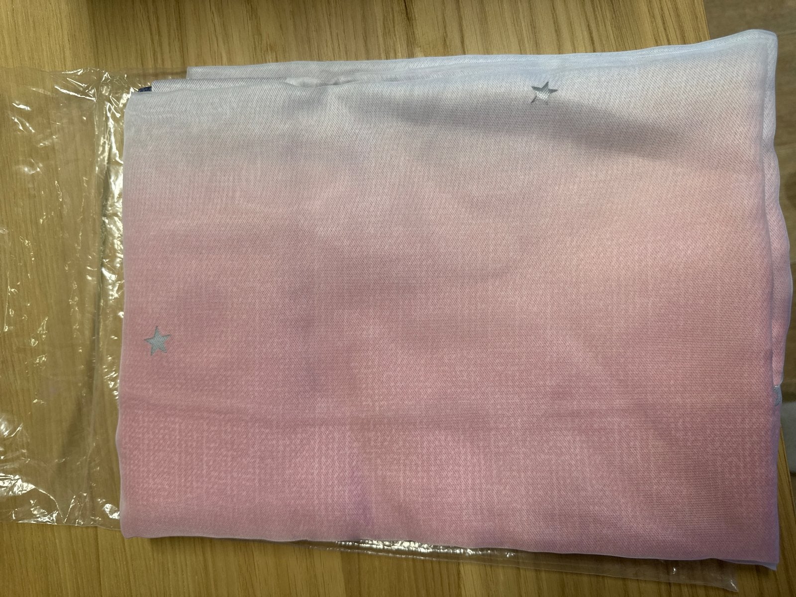 Nieuw roze gordijn met sterretjes in verpakking, Huis en Inrichting, Ophalen of Verzenden, Nieuw, Roze, Gordijn