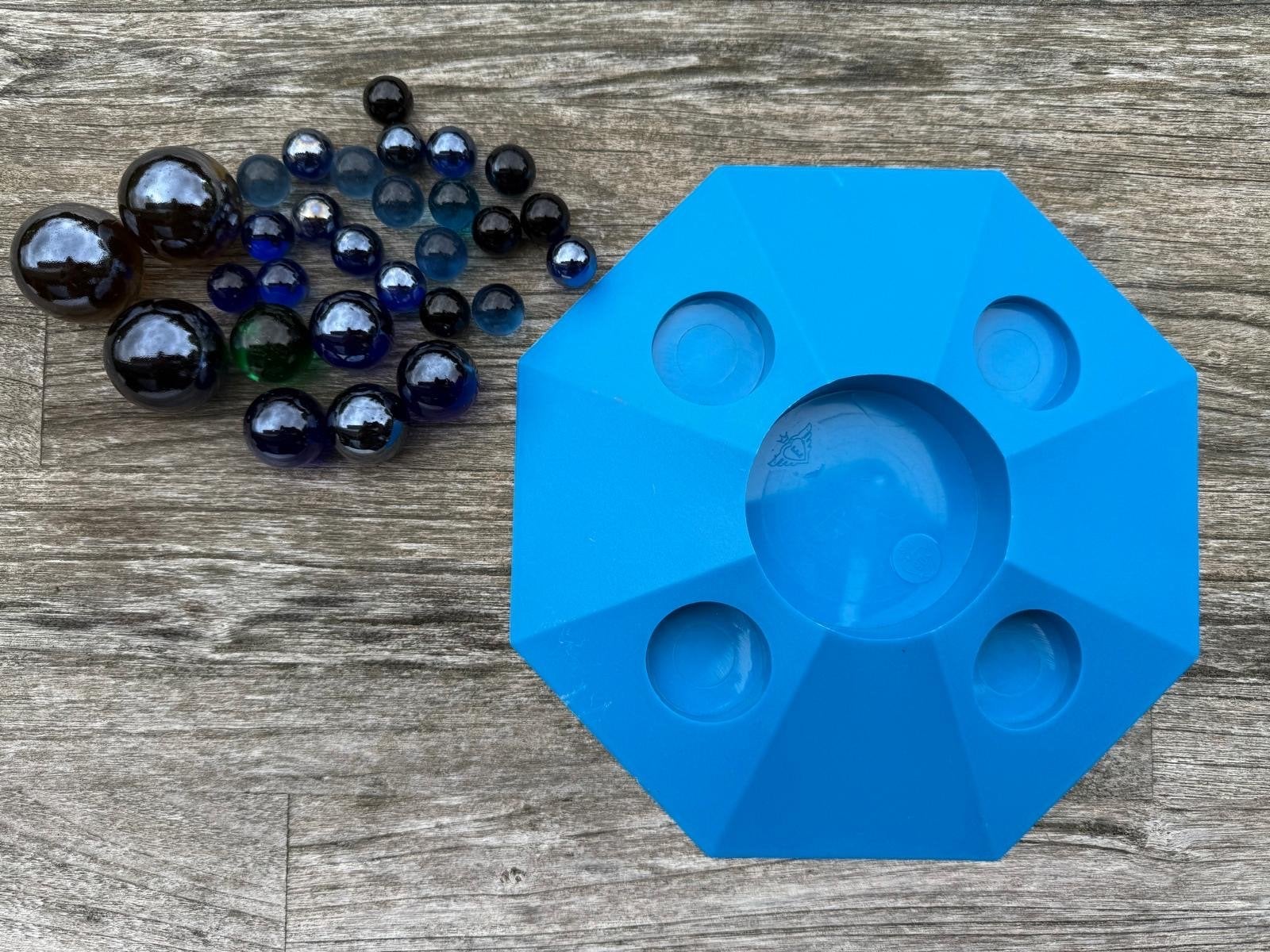 Knikkerspel met blauwe houder en diverse knikkers, Ophalen of Verzenden, Gebruikt, Jongen of Meisje