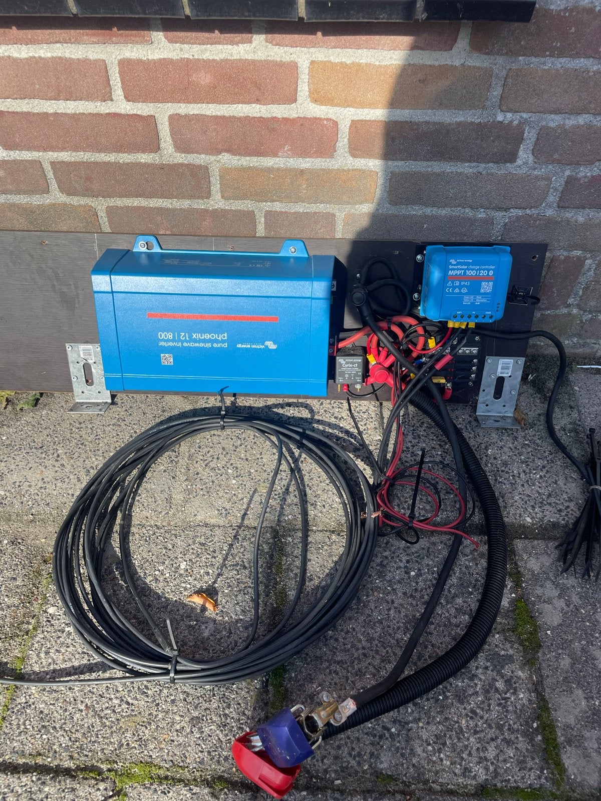 Compleet zonne-energiesysteem met Victron omvormer, Ophalen, Gebruikt, Compleet systeem, 200 wattpiek of meer