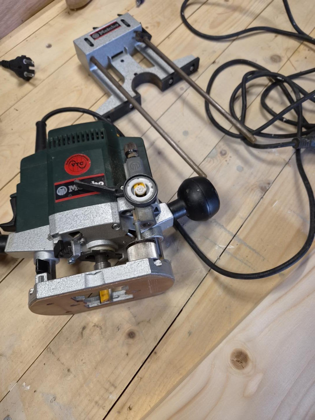 Metabo Bovenfrees Of E 1229 Signal in houten kist, Doe-het-zelf en Verbouw, Gereedschap | Freesmachines, Ophalen, Gebruikt, Bovenfrees