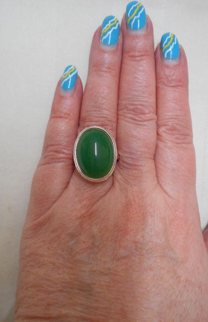 Zilveren ring met grote groene steen maat 18.25 nr.313
