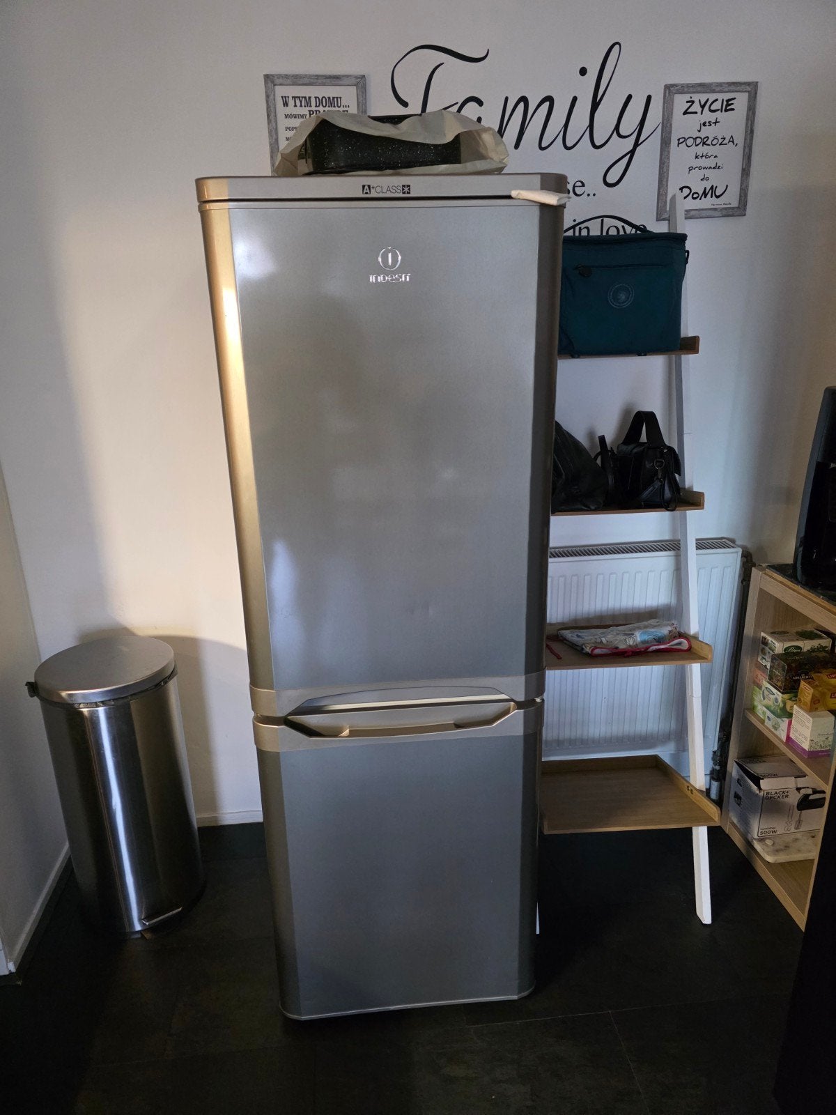 Indesit Koelkast met Aparte Vriezer - Zilverkleurig, Gebruikt, 200 liter of meer, Met aparte vriezer, Energieklasse A of zuiniger