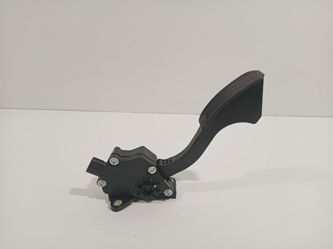 Gaspedaal Toyota Prius, Onderdelen@venauto.nl, Van der Ven Autorecycling B.V., Gebruikt, Ettenseweg 76, 4706 PB Roosendaal, The Netherlands