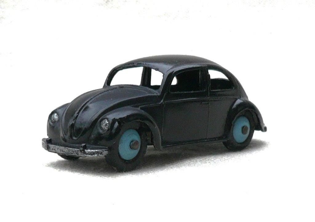 Dinky GB 181 Volkswagen kever ovaaltje 1953 repaint., Antiek en Kunst, Ophalen of Verzenden