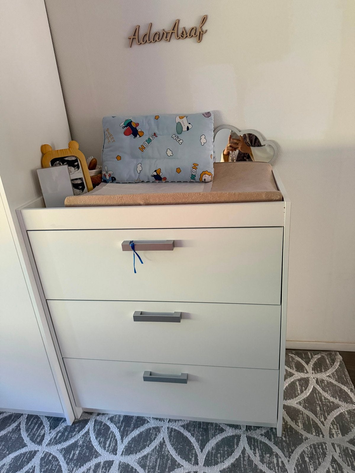 Witte commode met 3 ruime lades en aankleedkussen, Ophalen, Zo goed als nieuw, Commode