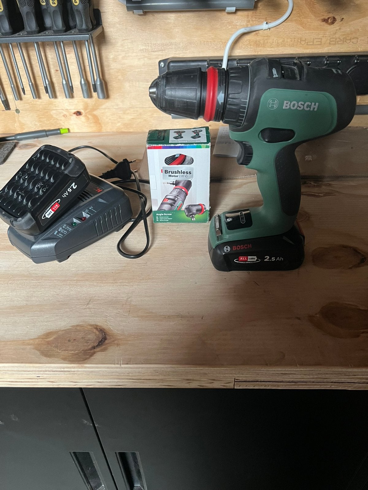 Bosch accu boormachine met 2 accu’s en lader, Doe-het-zelf en Verbouw, Gereedschap | Boormachines, Ophalen of Verzenden, Zo goed als nieuw