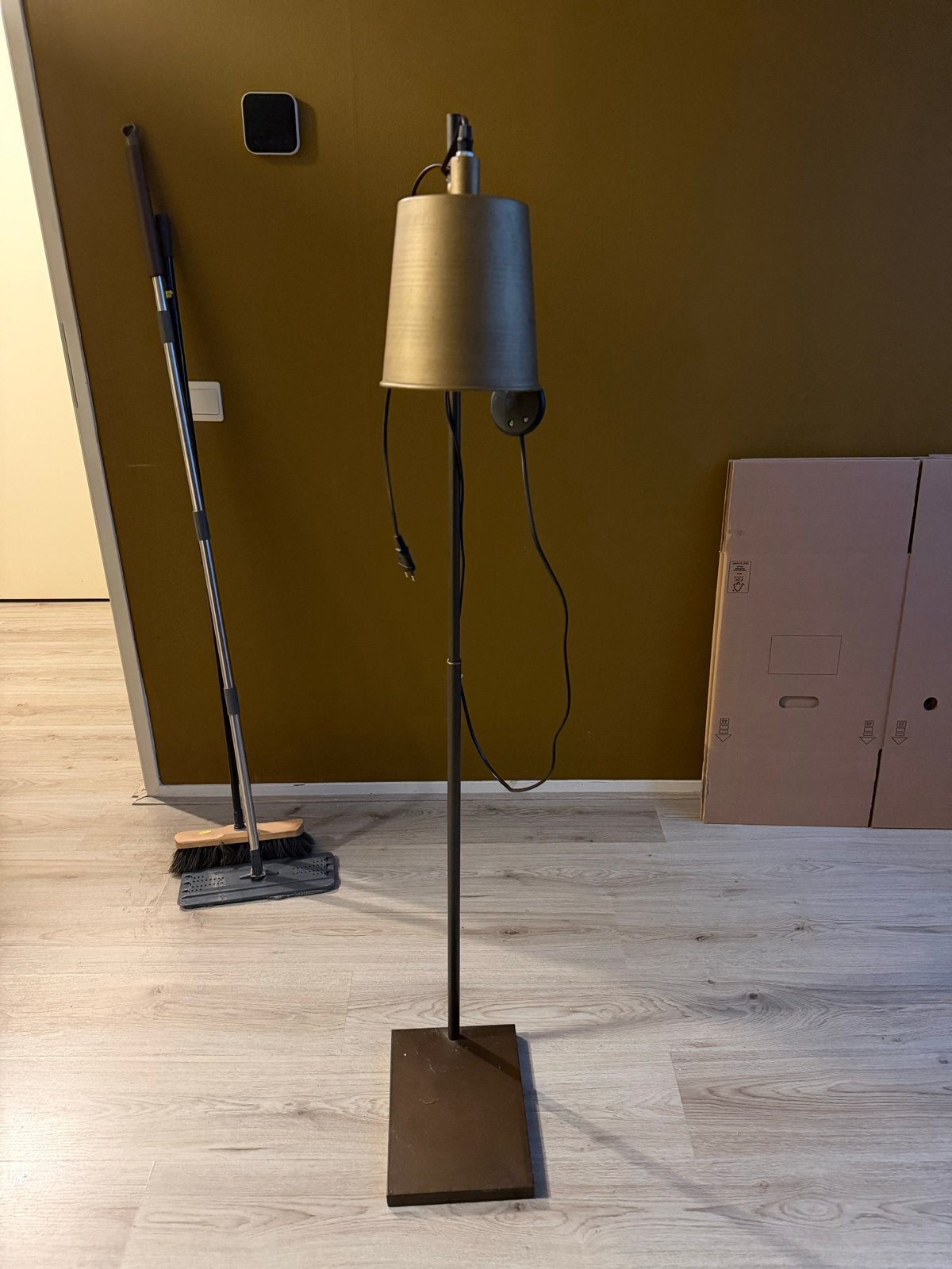 Stijlvolle staande lamp - Bronskleurig metaal, Ophalen, Gebruikt, Overige fittingen, Metaal