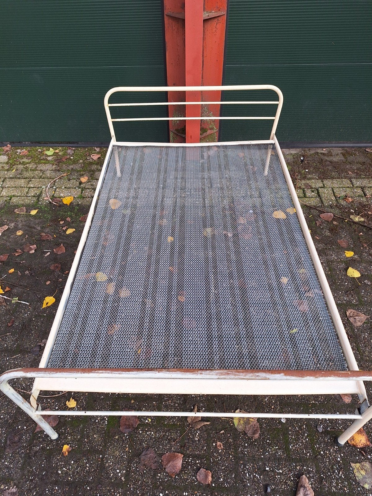 Vintage metalen eenpersoonsbed met gaasbodem, Huis en Inrichting, Ophalen, Eenpersoons, Vintage, Industrieel, 190 cm of minder