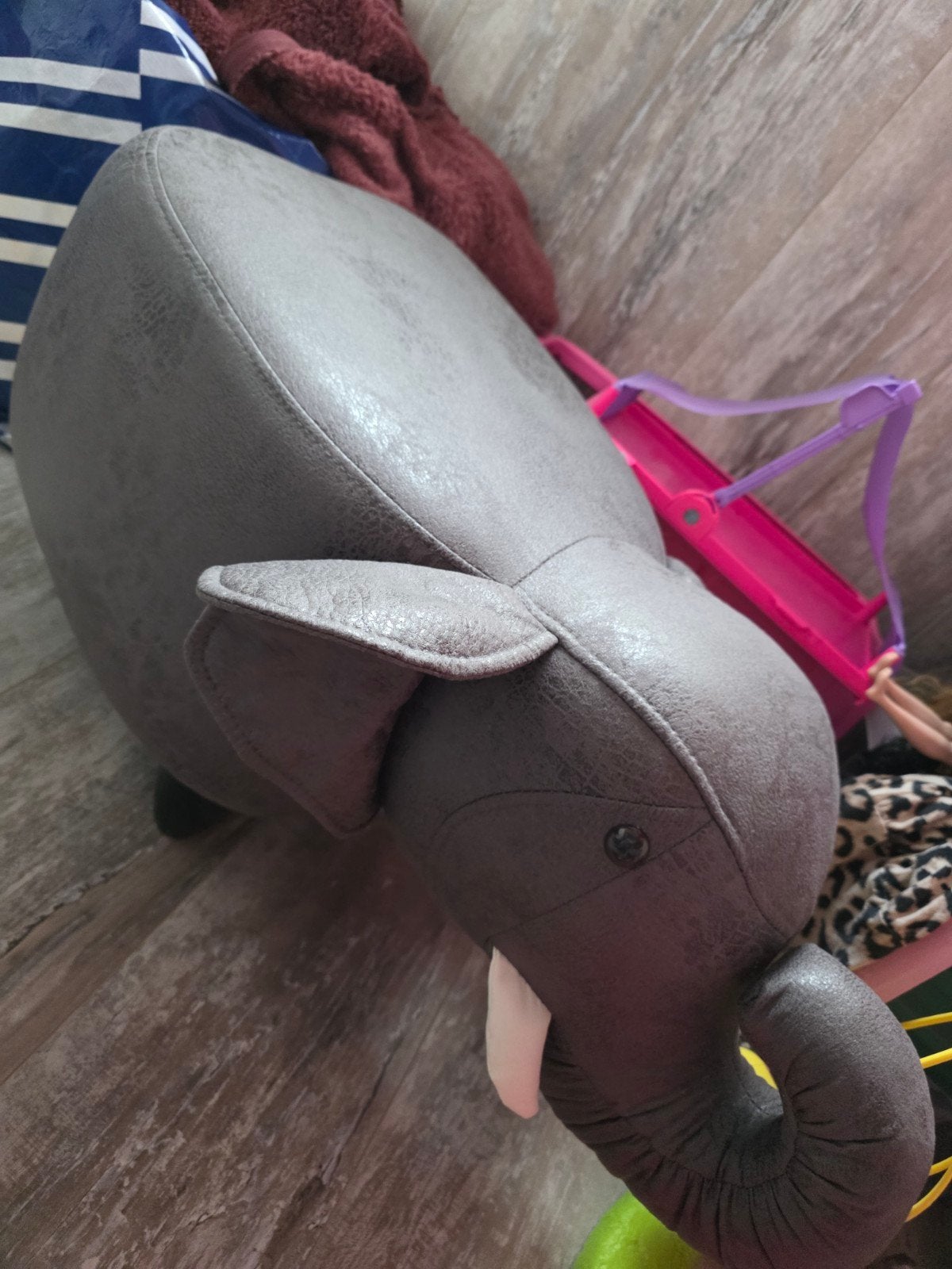 olifant poef/krukje grijs, Ophalen
