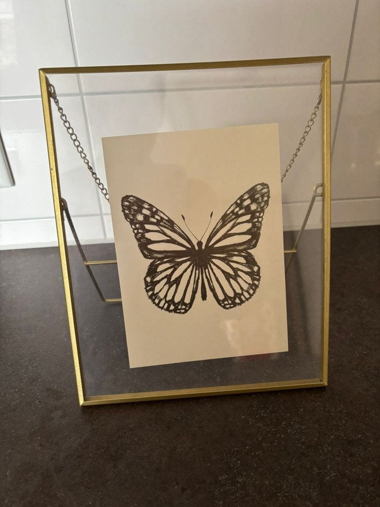 IKEA fotolijstje met standaard en ophangketting, Huis en Inrichting, Woonaccessoires | Lijsten, Ophalen, Kunststof, Gebruikt, Fotolijst