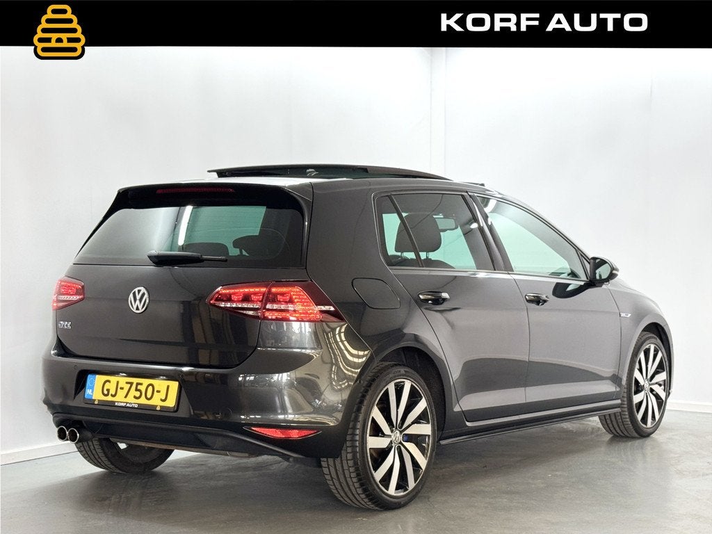 Volkswagen Golf 1.4 TSI GTE / Pano / Stoelverwarming / ACC, Auto's, Volkswagen, Stof, Gebruikt, 4 cilinders, Origineel Nederlands