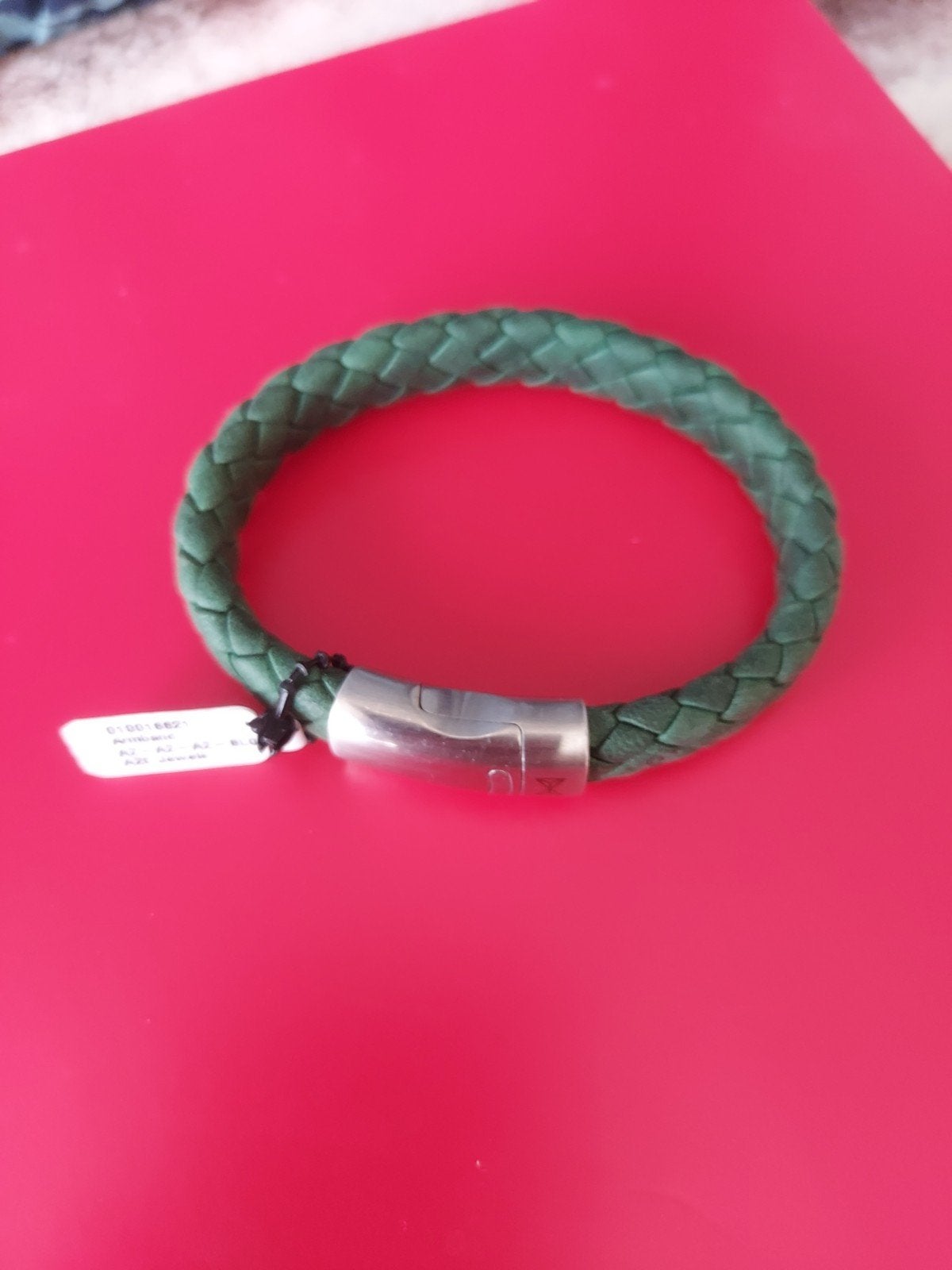 Groene gevlochten leren armband met zilverkleurige sluiting, Sieraden, Tassen en Uiterlijk, Ophalen of Verzenden, Nieuw, Groen