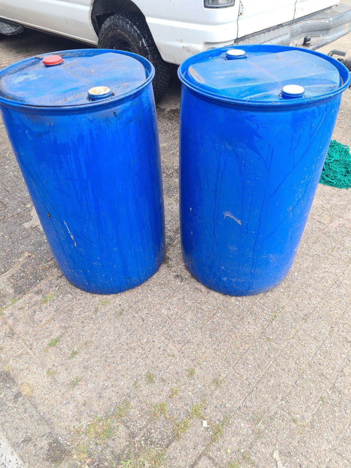 Twee grote blauwe tonnen 200 liter, 150 liter of meer, Ophalen, Gebruikt, Kunststof