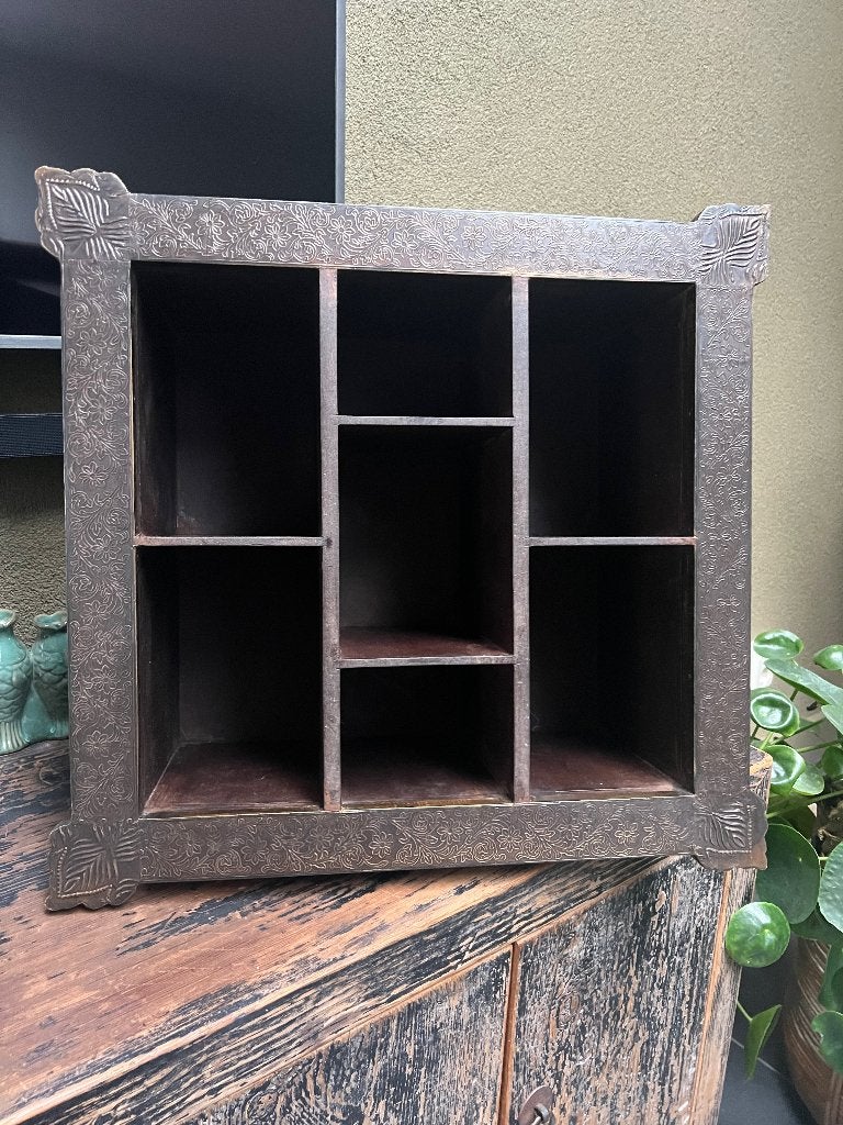 India wandkastje plank tempel altaar kast Indiase beslag, Huis en Inrichting, Metaal, Verburgt Vintage, Oosters, 46 cm
