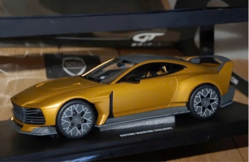 1:18 ASTON MARTIN VAILLIANT auric gold GT546 GT spirit WRH, Verzenden, Zo goed als nieuw, Auto, Overige merken