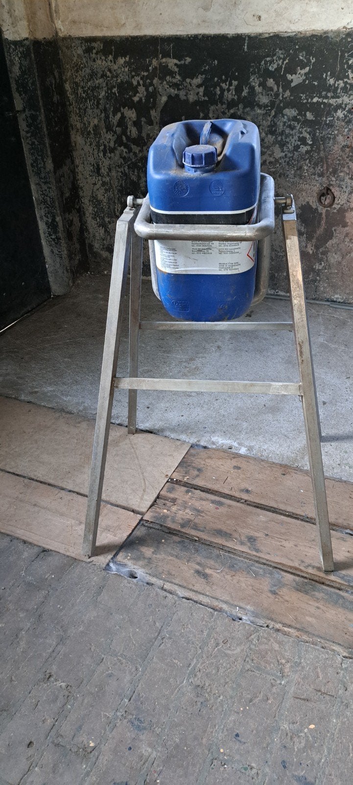 Stevige metalen standaard voor jerrycan of vat, Ophalen, Gebruikt