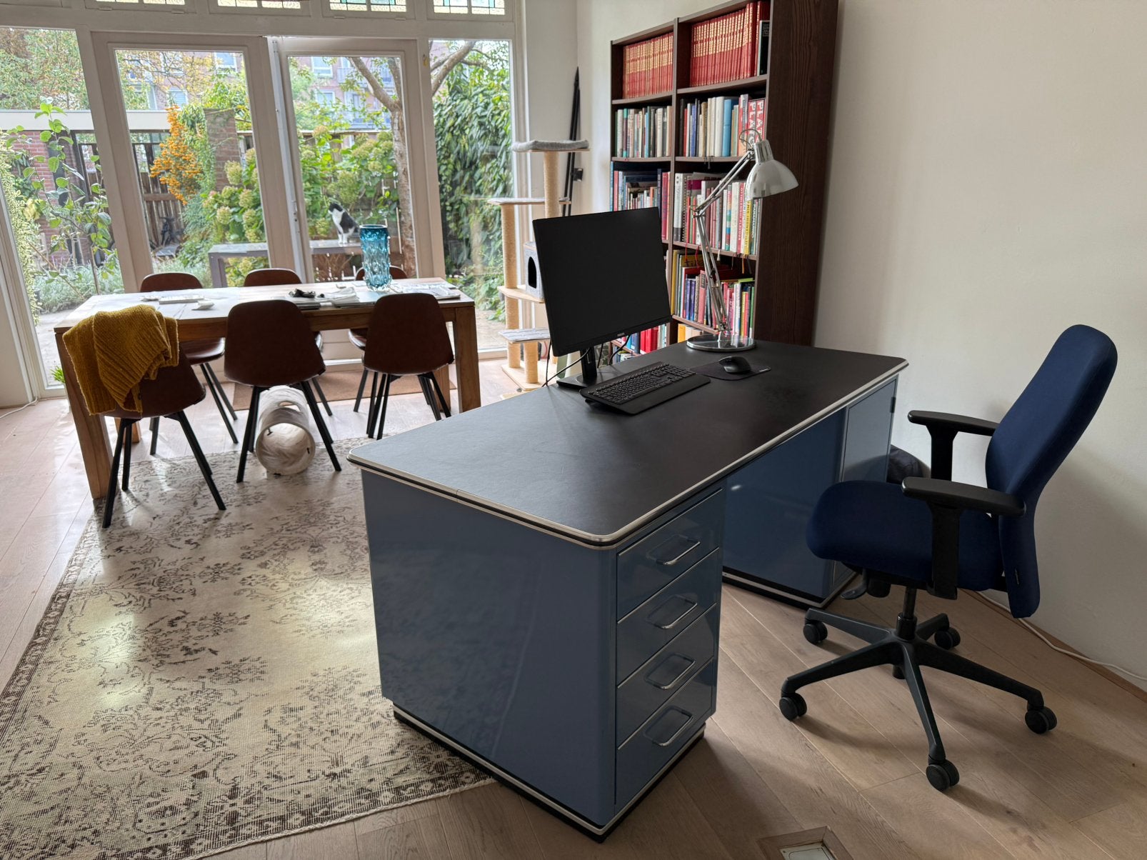 Blauw bureau te koop, evt. met bureaustoel, Ophalen, Gebruikt