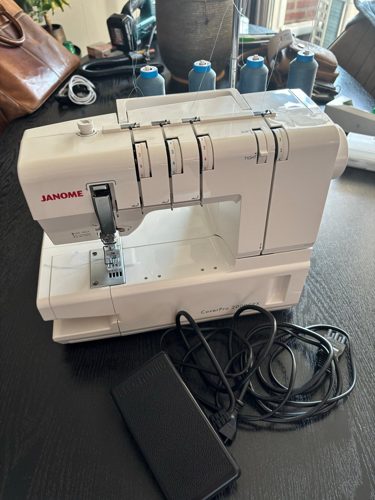 Janome Coverlock CoverPro 2000CPX - Zo goed als nieuw, Hobby en Vrije tijd, Naaimachines en Toebehoren, Ophalen, Nieuw, Lockmachine