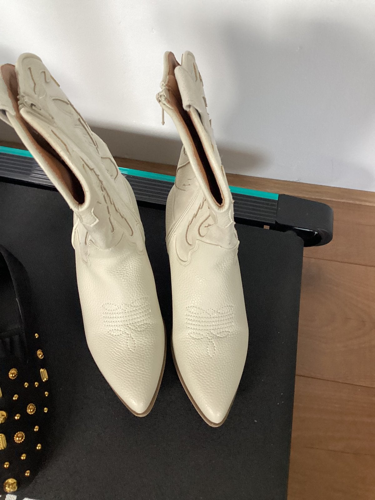 Nieuw laarsjes, Kleding | Dames, Schoenen, Ophalen of Verzenden, Zo goed als nieuw, Beige