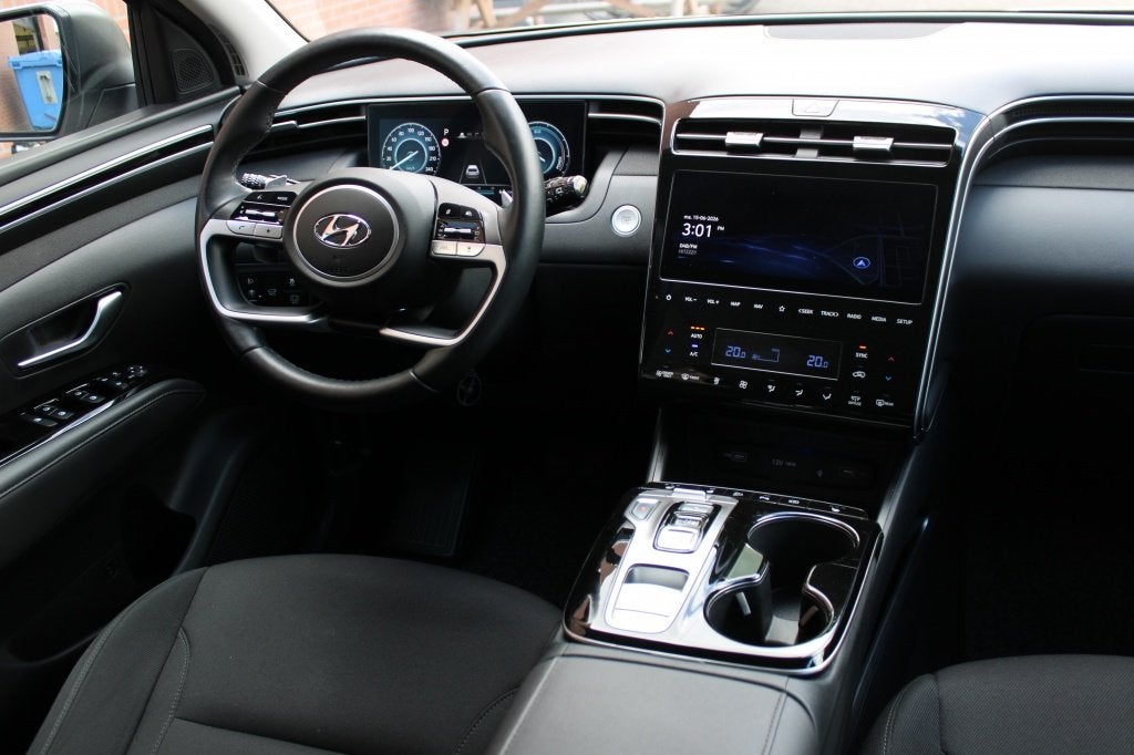 Hyundai Tucson 1.6 T-GDI HEV Comfort Smart | 19 inch | Camer, Auto's, Gebruikt, Zwart, 4 cilinders, 1650 kg