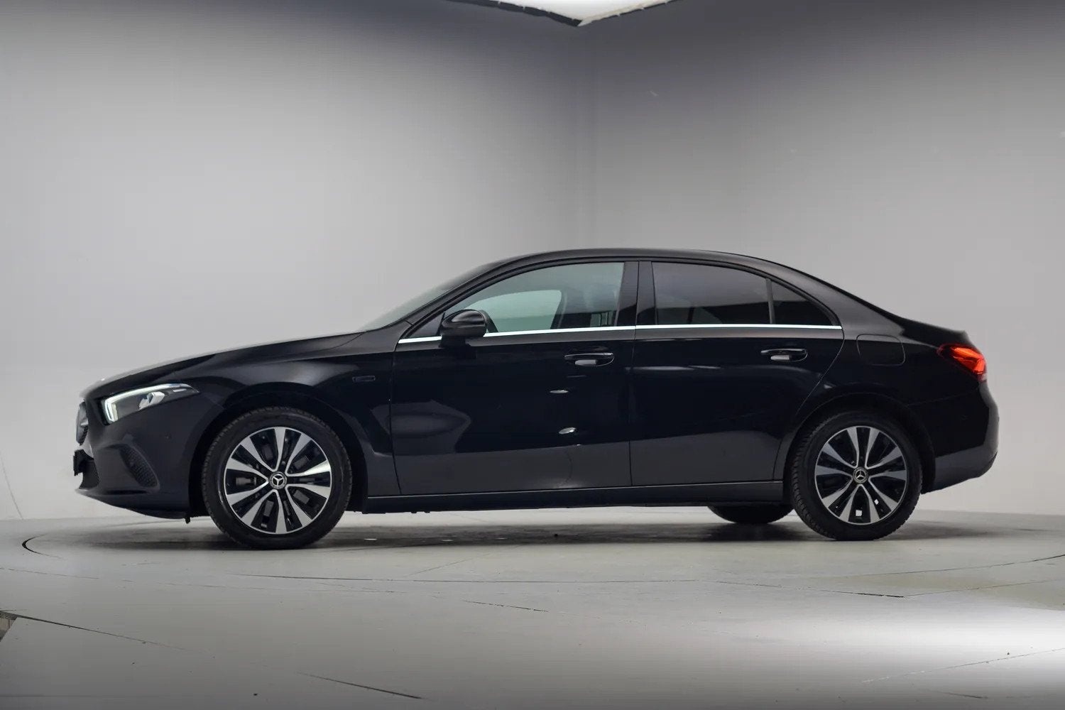Mercedes-Benz A-Klasse Limousine 250 e Luxury Aut.[ Navi Cam, Auto's, Gebruikt, 4 cilinders, 160 pk, Zwart