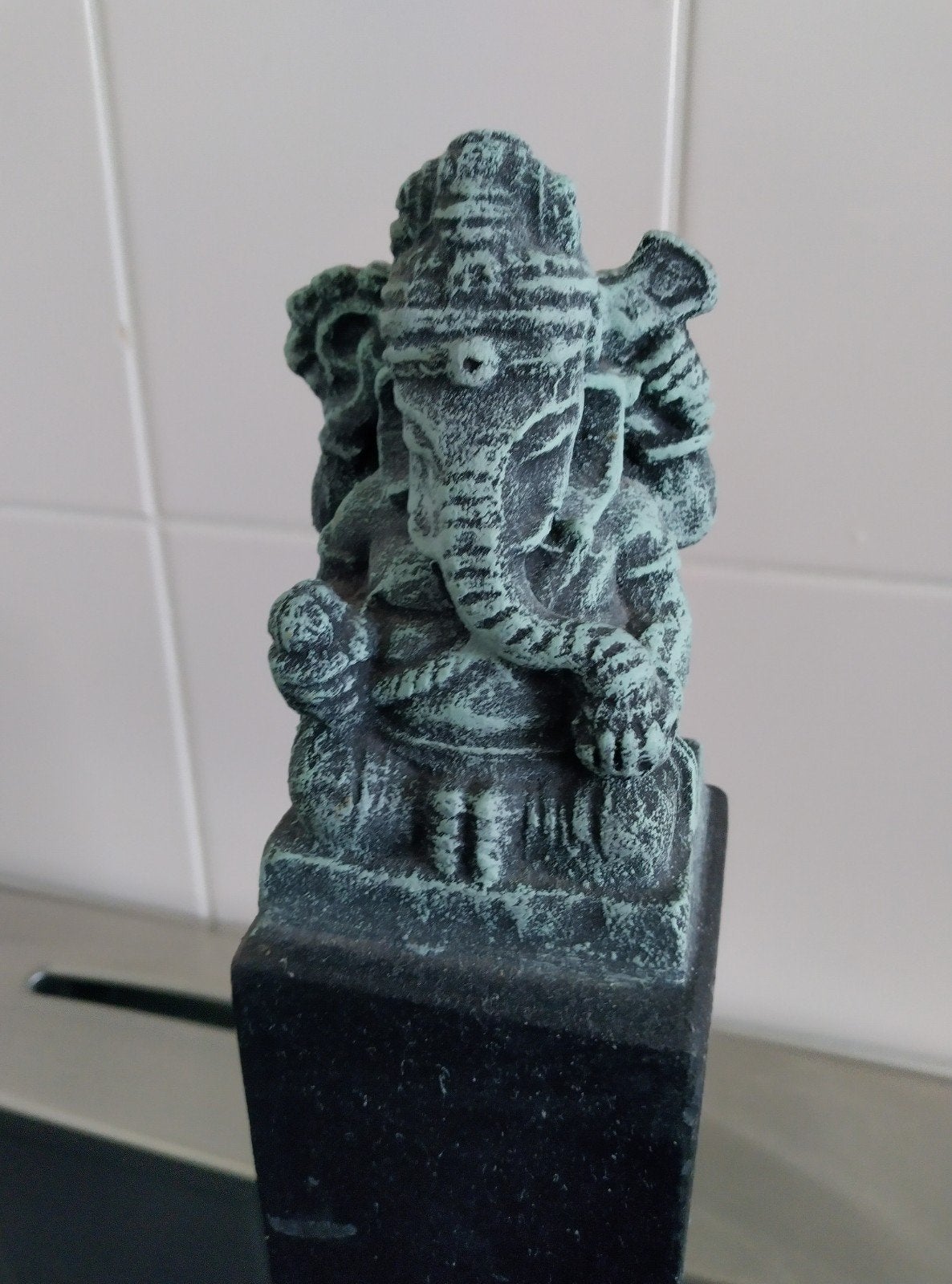 Ganesha beeldje op sokkel - Groen/Zwart, Ophalen of Verzenden
