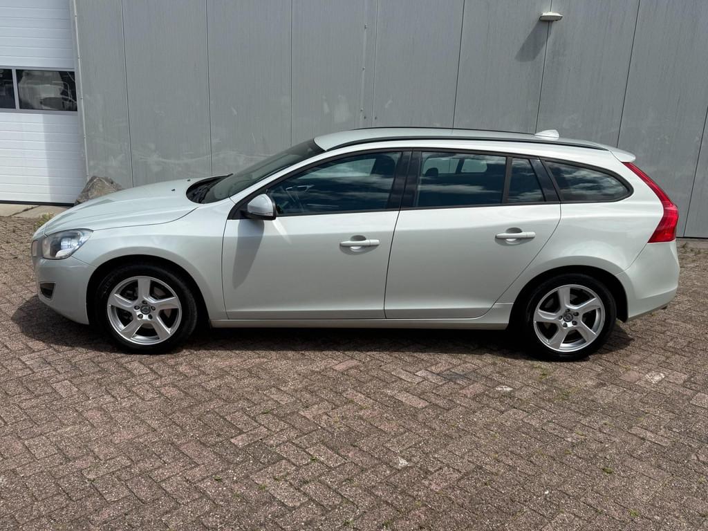 Volvo V60 1.6 T3 Kinetic, Auto's, Voorwielaandrijving, Gebruikt, 4 cilinders, 150 pk