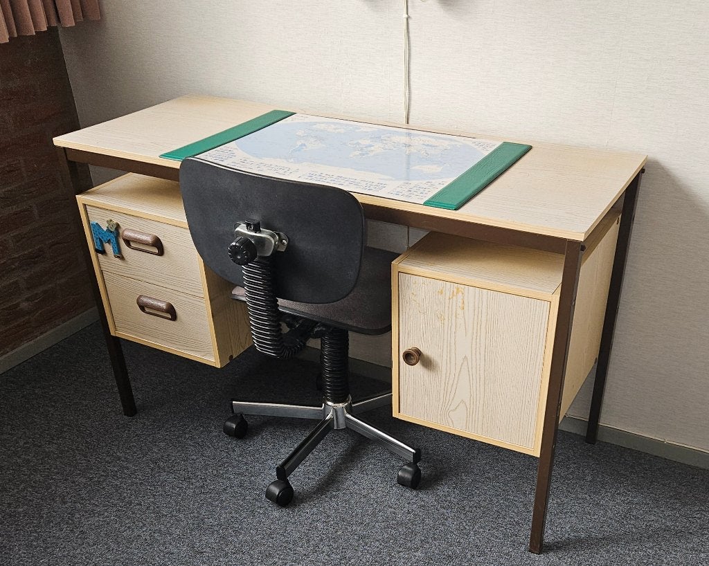 Bureautje met bureau stoeltje, Ophalen, Gebruikt
