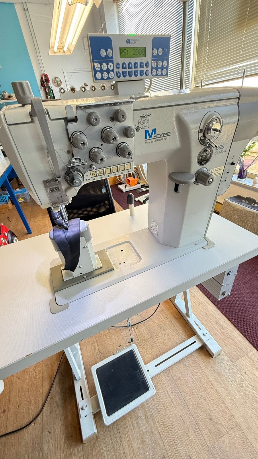 Durkopp Adler Dubbele naald zuilmachine M888 classic, Hobby en Vrije tijd, Naaimachines en Toebehoren, Industrieel, Ophalen, Overige merken