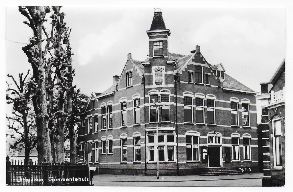 Uithuizen Gementehuis oude ongelopen ansichtkaart B7505, Verzamelen, Ophalen of Verzenden, 1960 tot 1980, Ongelopen