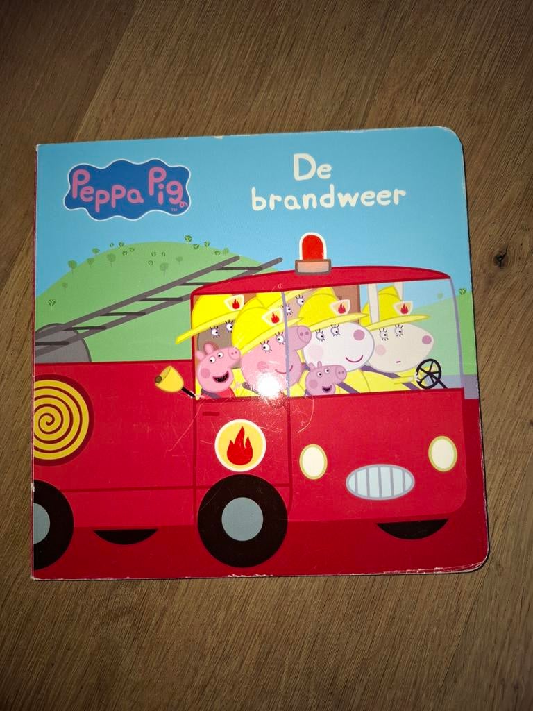 Neville Astley - Peppa Pig - Brandweer / Politie omdraaiboek, Boeken, Kinderboeken | Baby's en Peuters, Ophalen of Verzenden, Neville Astley