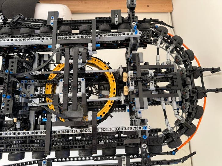 LEGO Unieke LEGO Technic Skilift - Functioneel & Groot Project