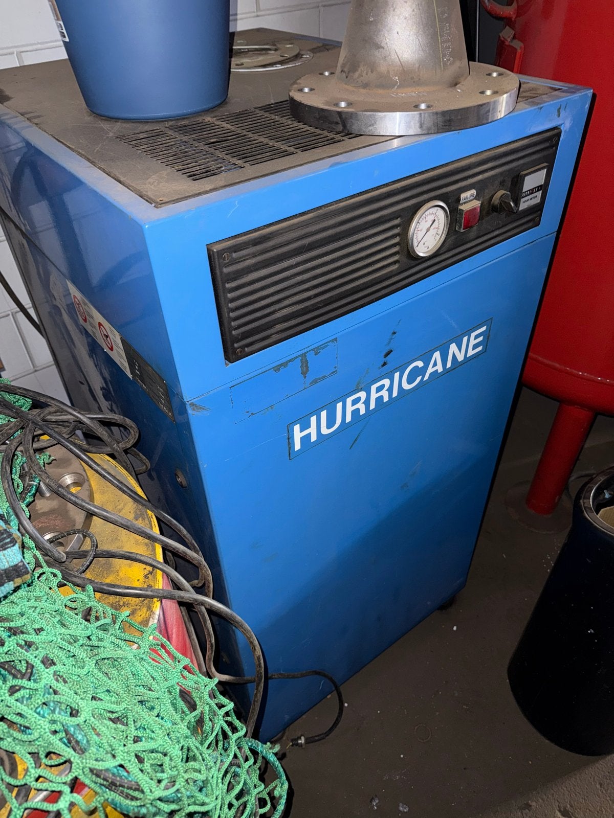Werkende Schroefcompressor met Drukvat (2 meter hoog), Doe-het-zelf en Verbouw, Compressors, Ophalen, Gebruikt, 800 liter/min of meer