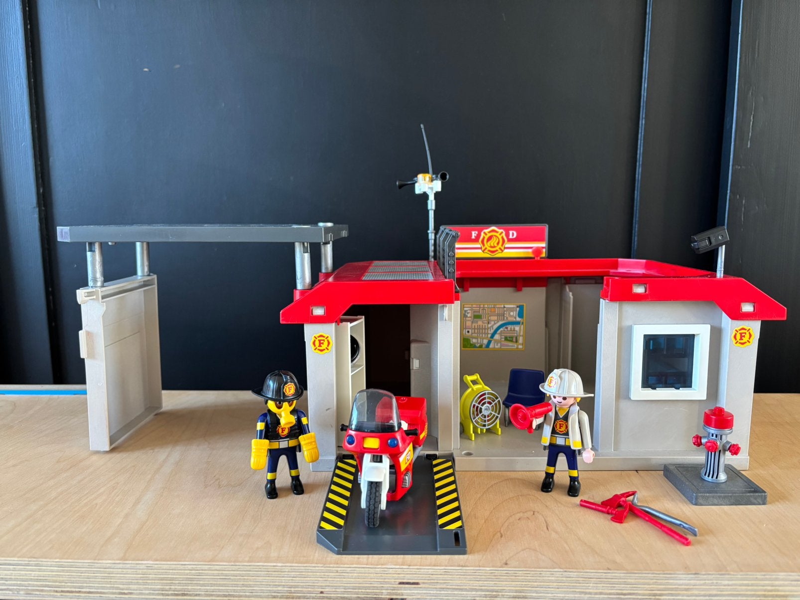 Playmobil City action 5663 Brandweerkazerne meeneemkoffer, Ophalen of Verzenden, Zo goed als nieuw