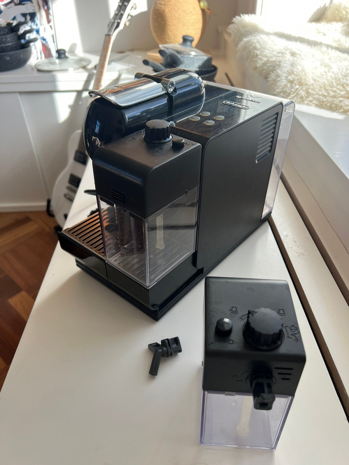 Nespresso delonghi, Ophalen, Gebruikt, Koffiemachine, Koffiepads en cups