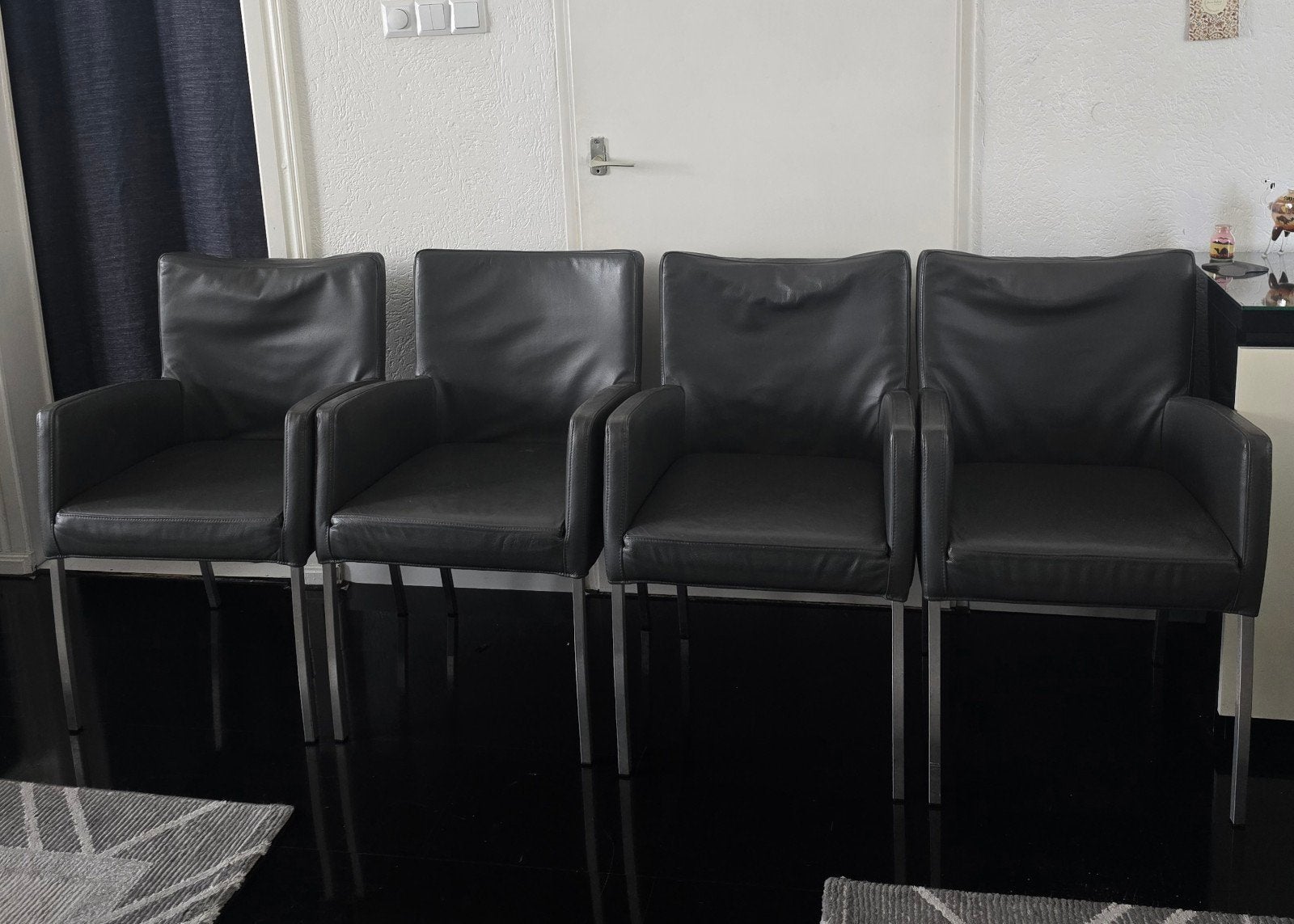 Goossens Leren Eetkamerstoelen - Grijs (4 stuks), Ophalen, Leer, Zo goed als nieuw, Vier