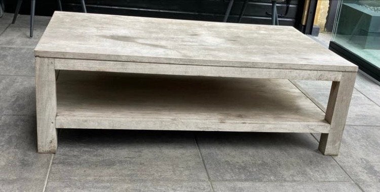 Robuuste houten salontafel kan zowel binnen als buiten staan, Huis en Inrichting, Tafels | Salontafels, Gebruikt, 5 – 50, 50 tot 100 cm