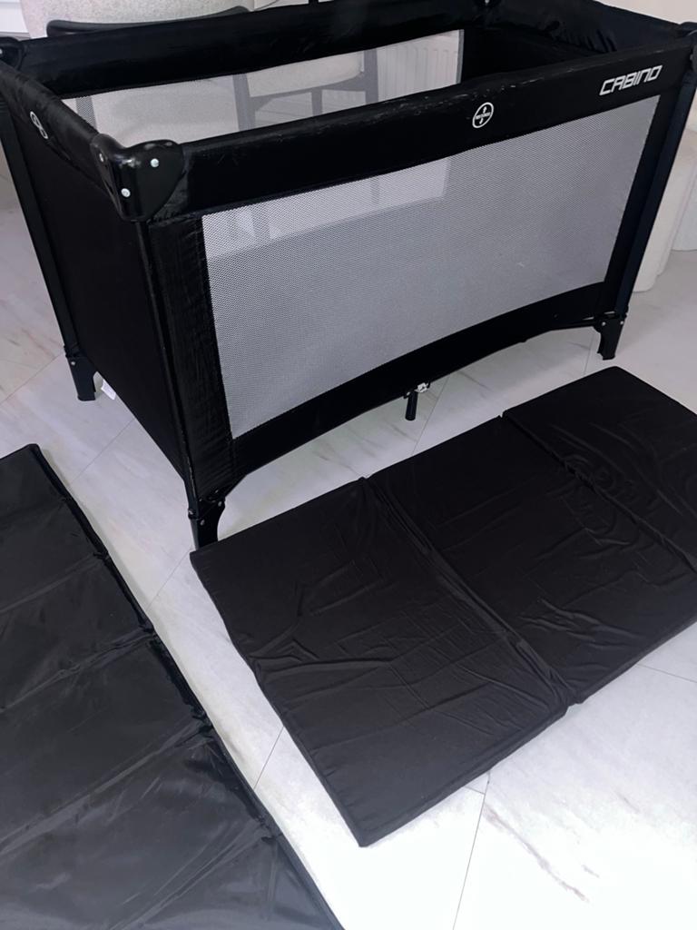 Cabino Reisbedje Zwart met Matras - Compact en Handig, Ophalen of Verzenden, Zo goed als nieuw, Reisbedje