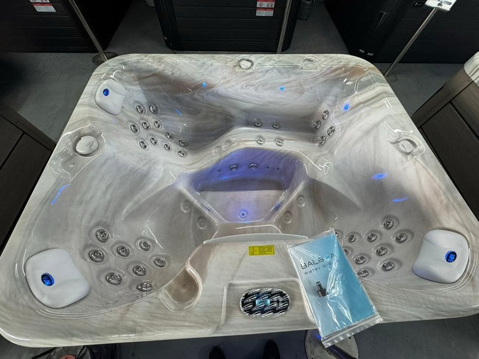 Nieuwe luxe balboa jacuzzi 3 pers 2 jr garantie incl cover, Nieuw, Ophalen of Verzenden, SpaBoer, Traan 5 9351 Vm leek