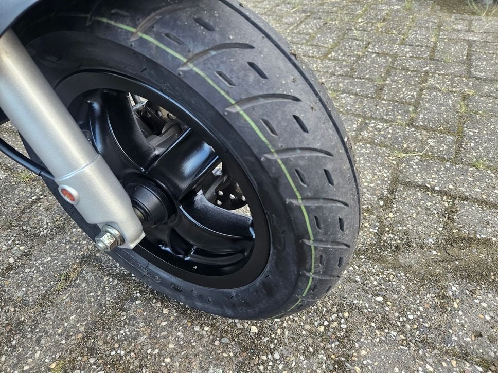 Foto 16 van PIAGGIO  ZIP 50 2T BJ2015 MAT ZWART 2375KM NL TOPSTAAT!!