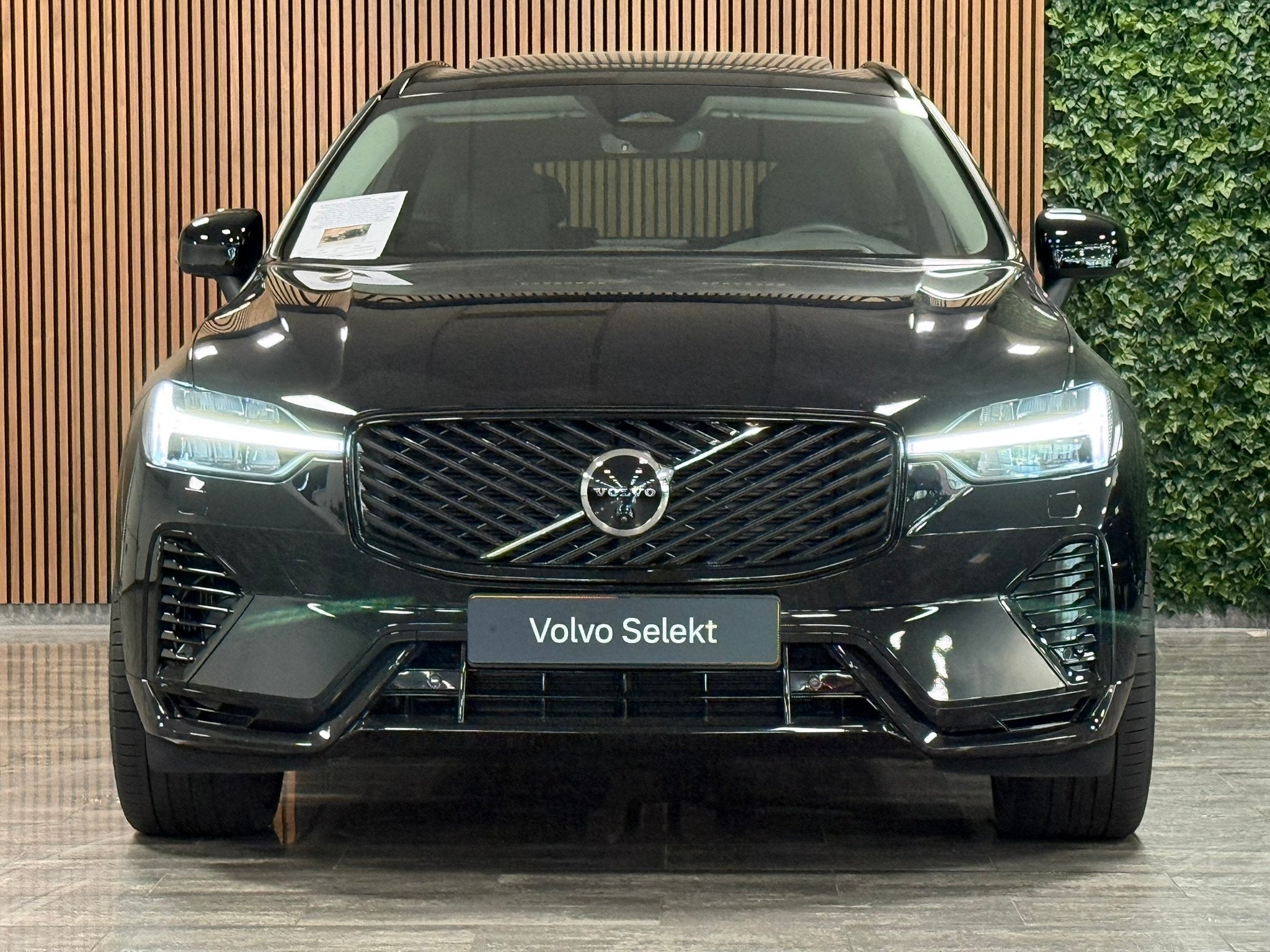 Volvo XC60 T6 AWD Recharge Ultra Dark, 12 maanden, Gebruikt, 4 cilinders, 150 min