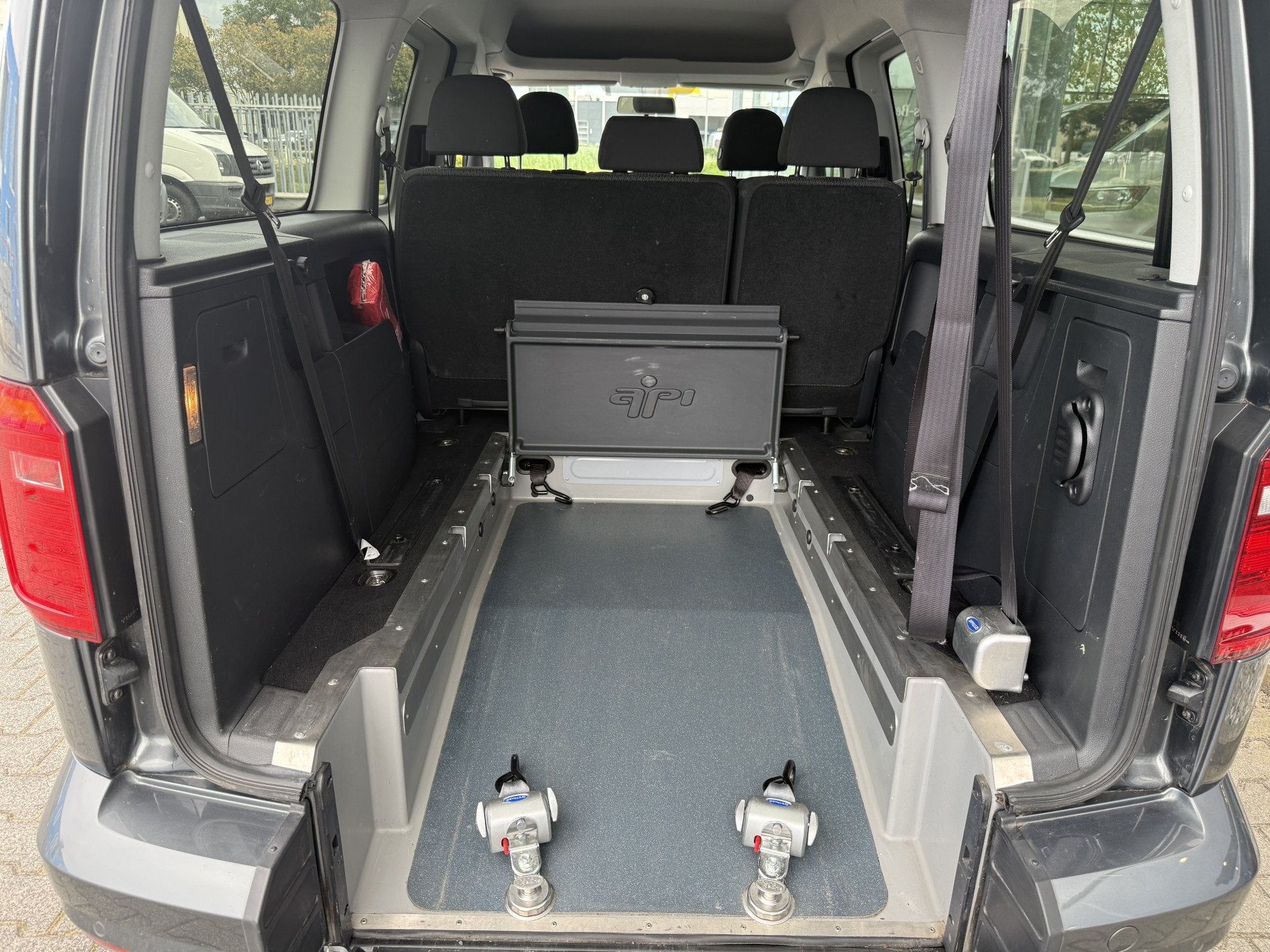 Volkswagen Caddy Maxi 5+1 Rolstoelauto 1.4 TSI Comfortline (, 1350 kg, Stof, Gebruikt, 7 stoelen