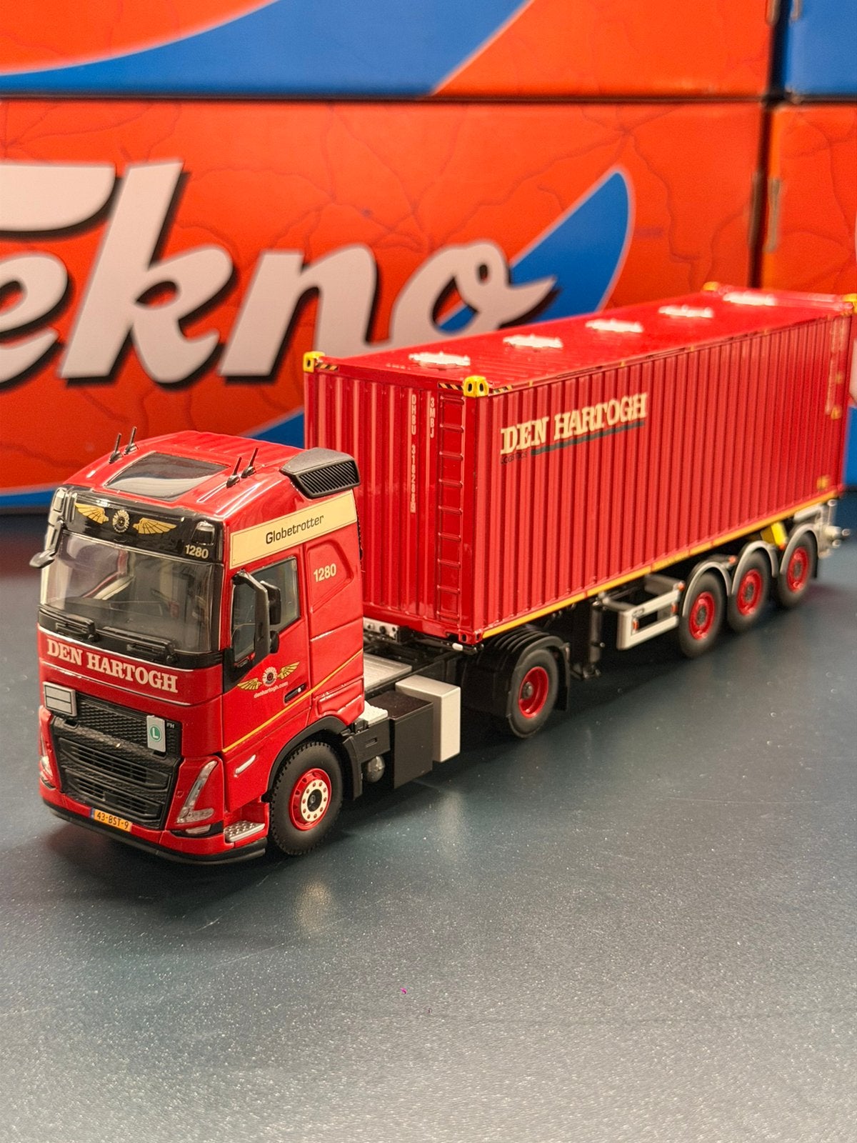 WSI Volvo FH Den Hartogh Container, Hobby en Vrije tijd, Ophalen of Verzenden, Zo goed als nieuw, Bus of Vrachtwagen, Wsi