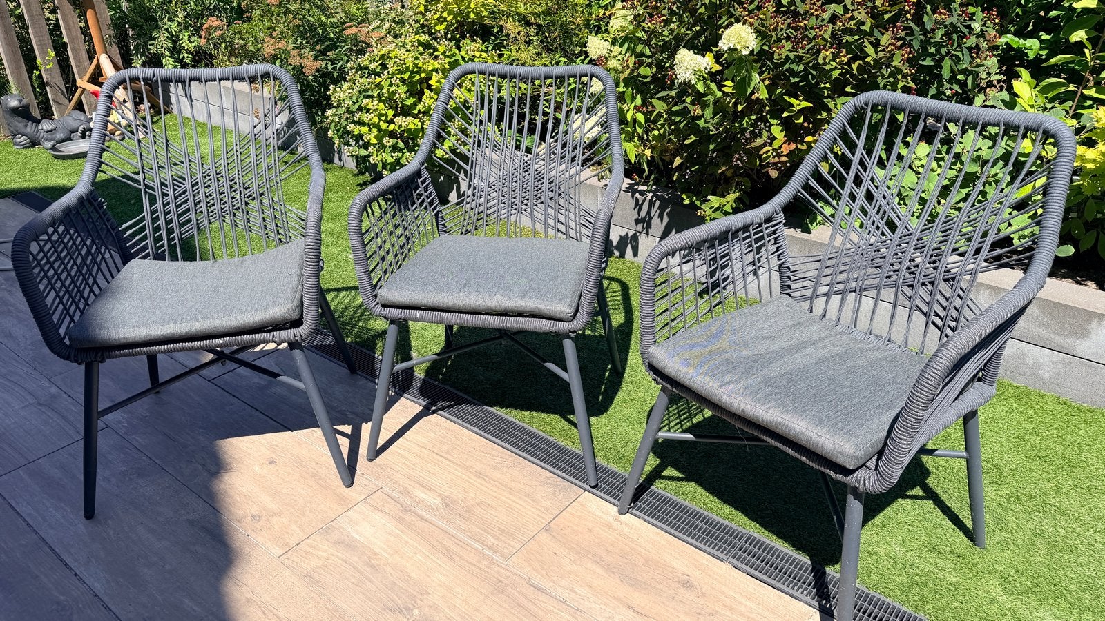 3x Tuinstoelen met grijze geweven touwen en kussens, Tuin en Terras, Tuinstoelen, Ophalen, Zo goed als nieuw, Overige materialen