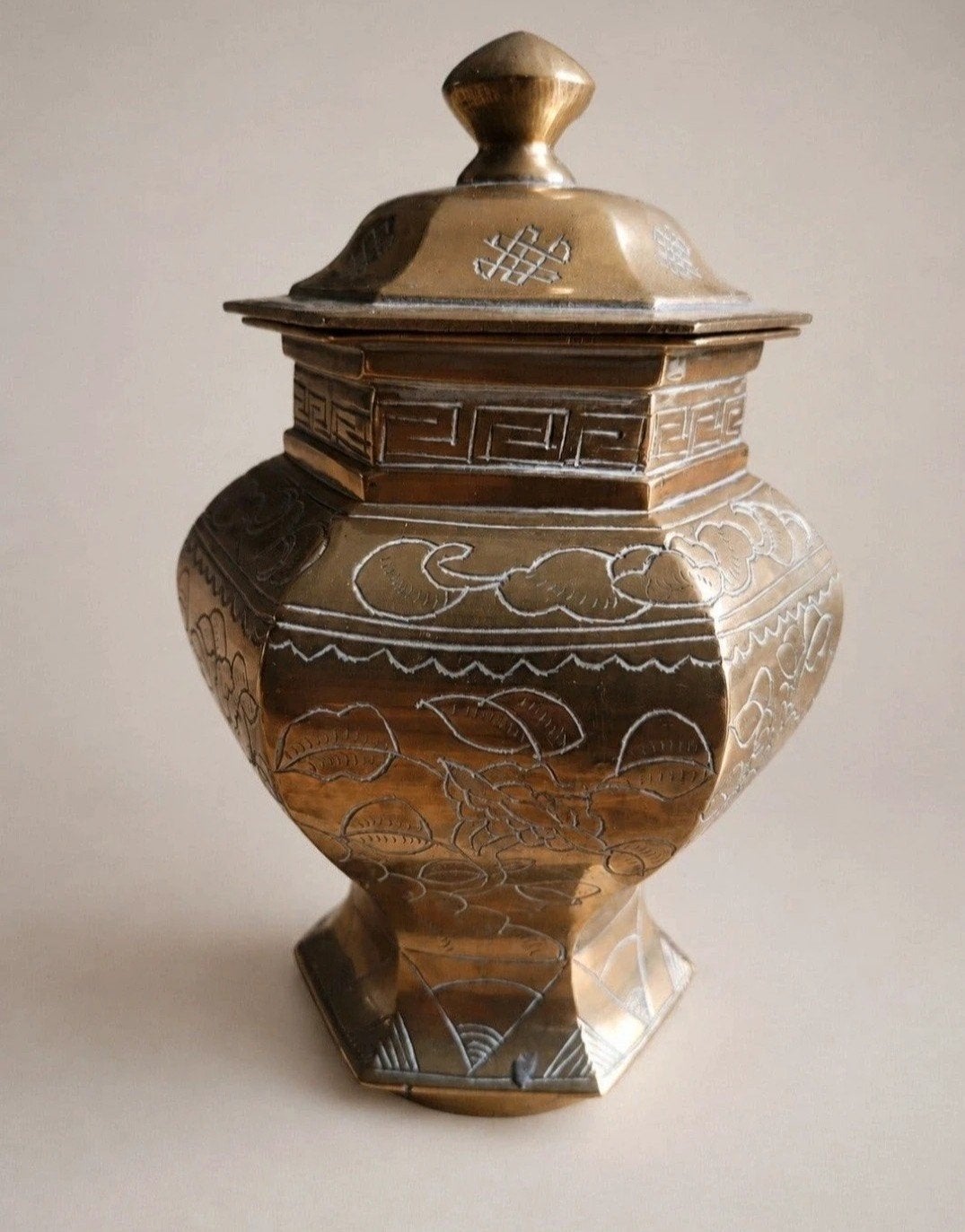 Antieke Chinese messing tempelpot met draak merkteken – 810g, Goud, Ophalen of Verzenden