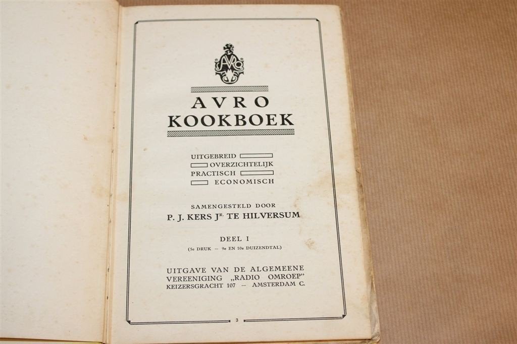 AVRO Kookboek — Vintage Boek met Recepten ca. 1930, Ophalen of Verzenden, Gelezen, Nederland en België